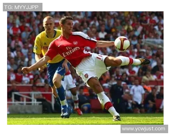 以足球球星射门瞬间为核心展现速度力量与激情交织的精彩转场画面 以足球球星射门瞬间为核心展现速度力量与激情交织的精彩转场画面