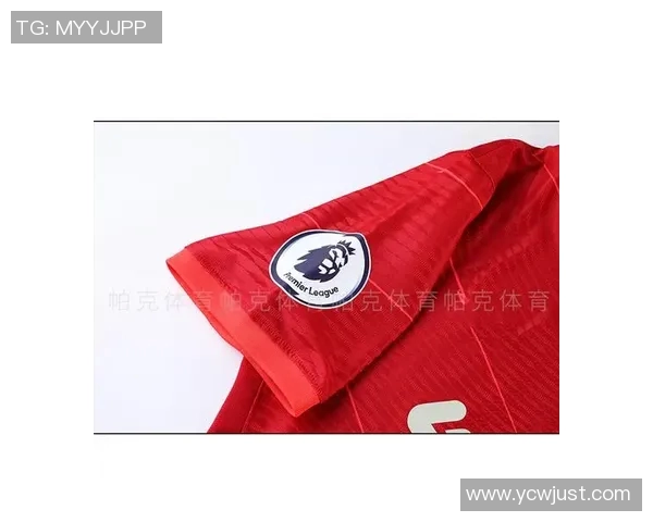 球星同款足球队服亮相,个性设计与经典元素完美融合打造专属球迷装备 球星同款足球队服亮相,个性设计与经典元素完美融合打造专属球迷装备